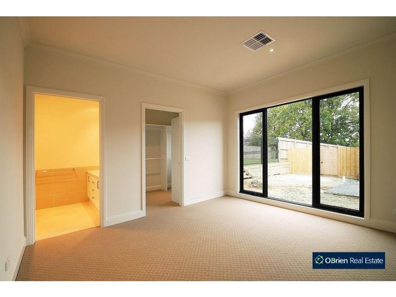 Unit 2/14-16 Avard Court, Berwick VIC 3806