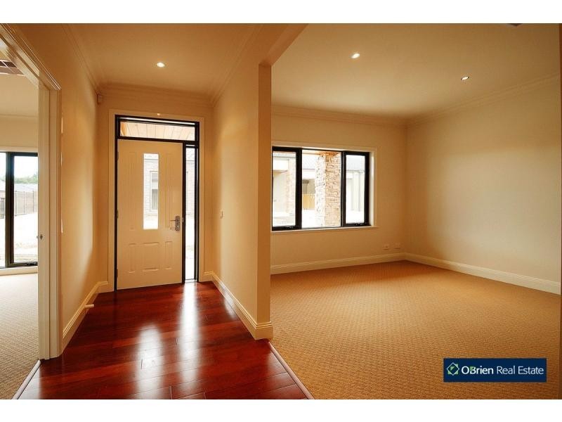 Unit 4/14-16 Avard Court, Berwick VIC 3806