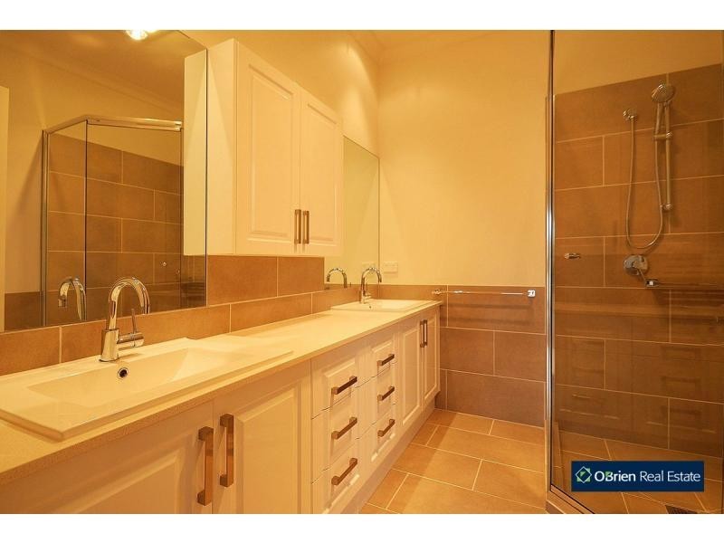 Unit 4/14-16 Avard Court, Berwick VIC 3806