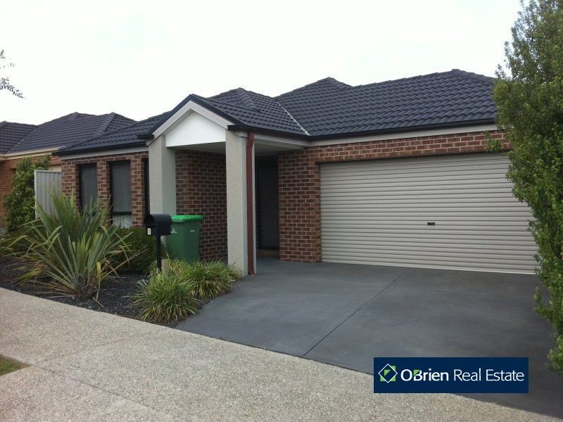 19 Macquarie Circuit, Pakenham VIC 3810