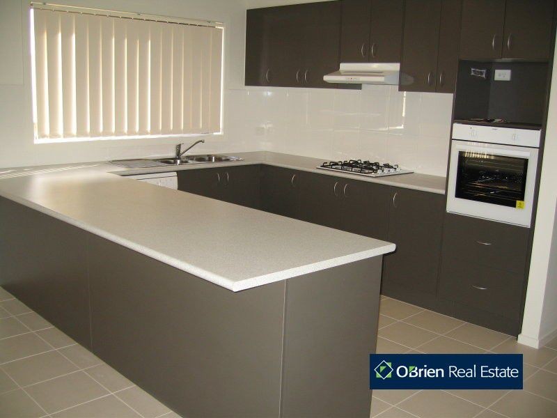 19 Macquarie Circuit, Pakenham VIC 3810