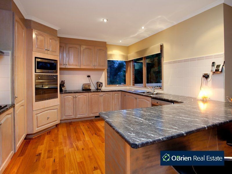 18 McKay Close, Berwick VIC 3806