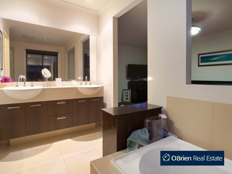 2 Norris Grove, Berwick VIC 3806