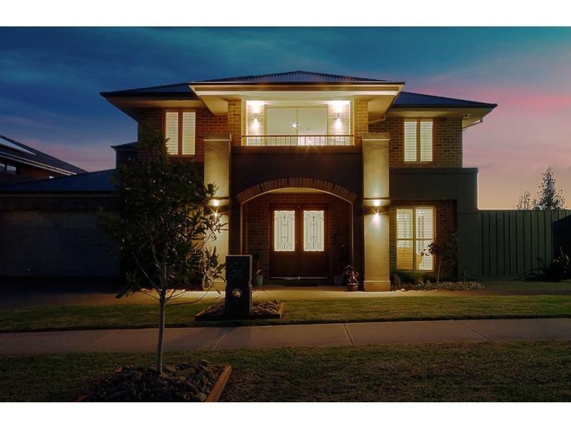 36 Lakeside Drive, Berwick VIC 3806