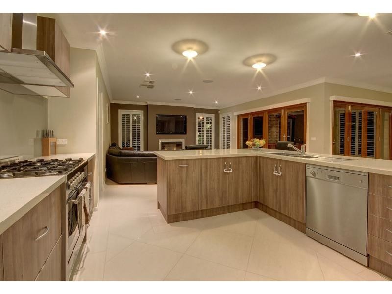 36 Lakeside Drive, Berwick VIC 3806