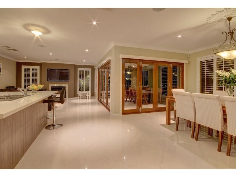 36 Lakeside Drive, Berwick VIC 3806
