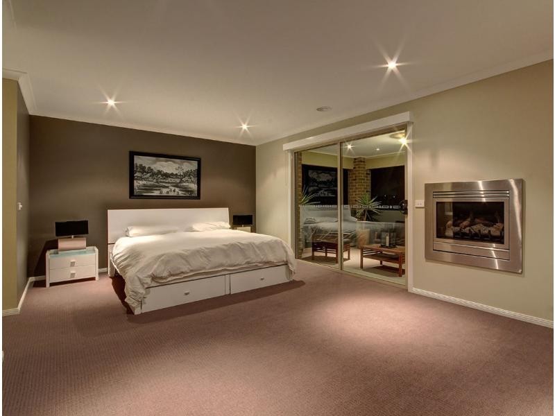 36 Lakeside Drive, Berwick VIC 3806