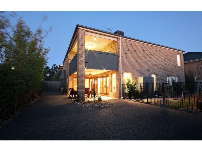 36 Lakeside Drive, Berwick VIC 3806