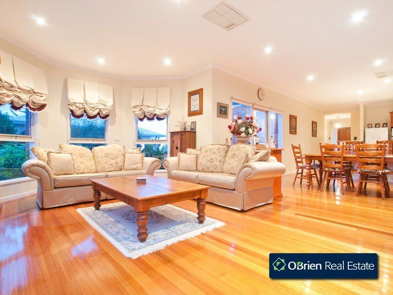 5 Kuranda Crescent, Berwick VIC 3806