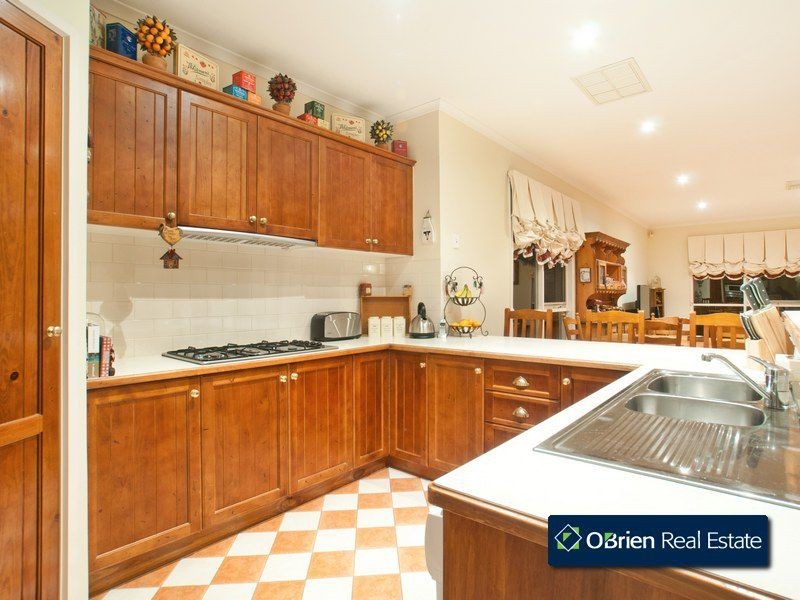 5 Kuranda Crescent, Berwick VIC 3806