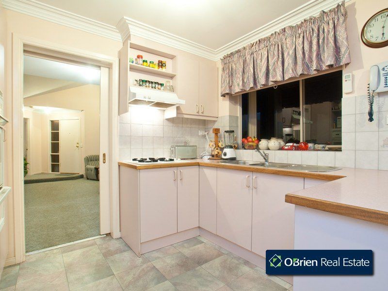 13 Loganberry Close, Cranbourne North VIC 3977
