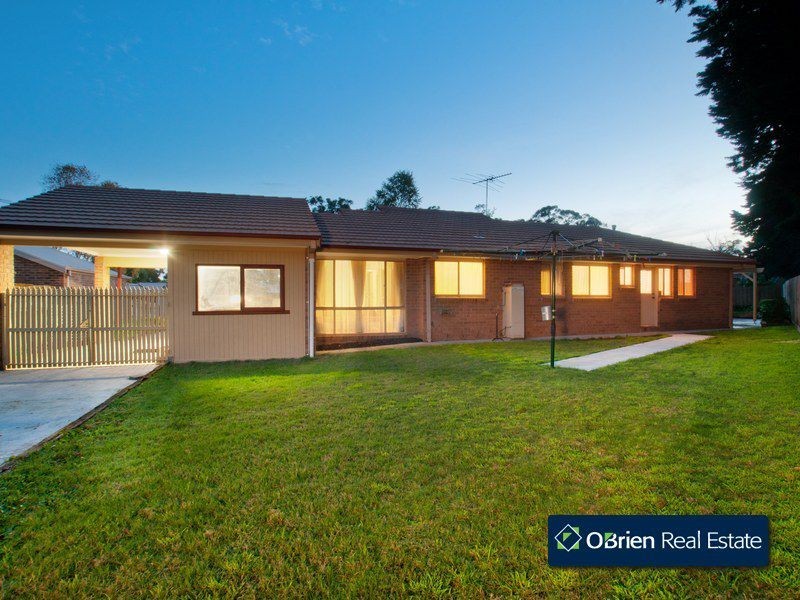 13 Loganberry Close, Cranbourne North VIC 3977
