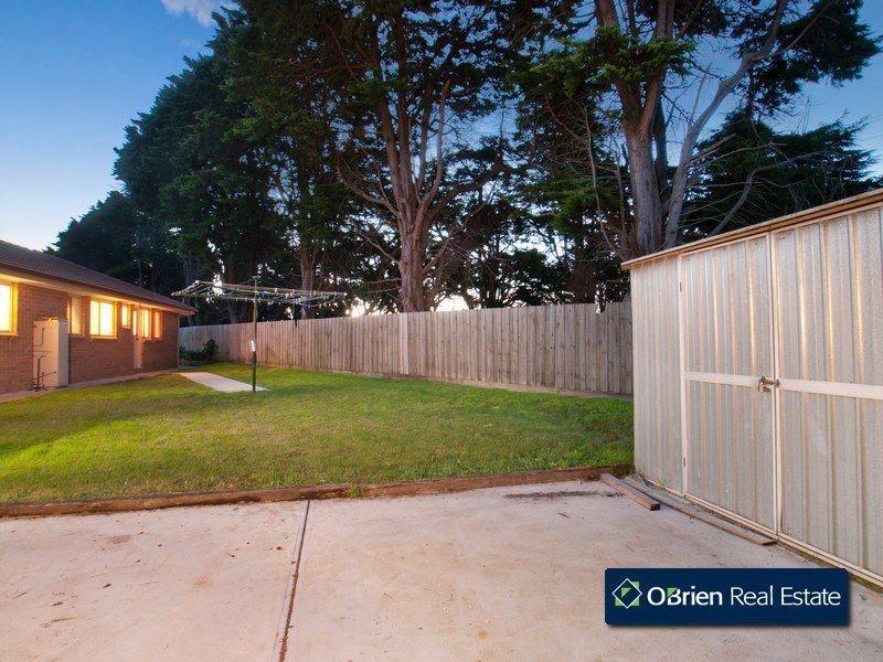13 Loganberry Close, Cranbourne North VIC 3977
