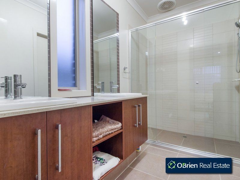 18 Stanhope Avenue, Berwick VIC 3806