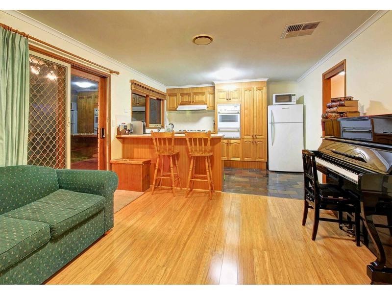 31 Willislie Crescent, Berwick VIC 3806