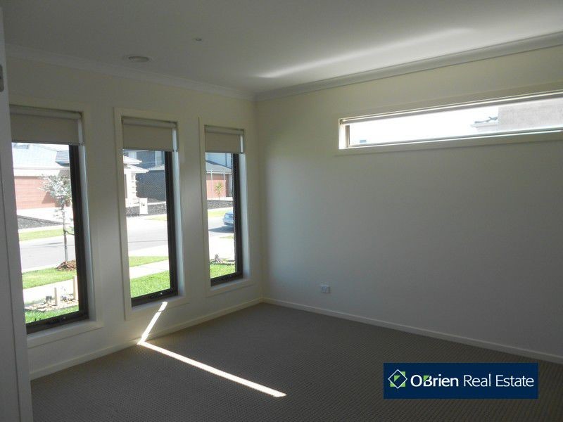 6 Ciliata Street, Cranbourne North VIC 3977