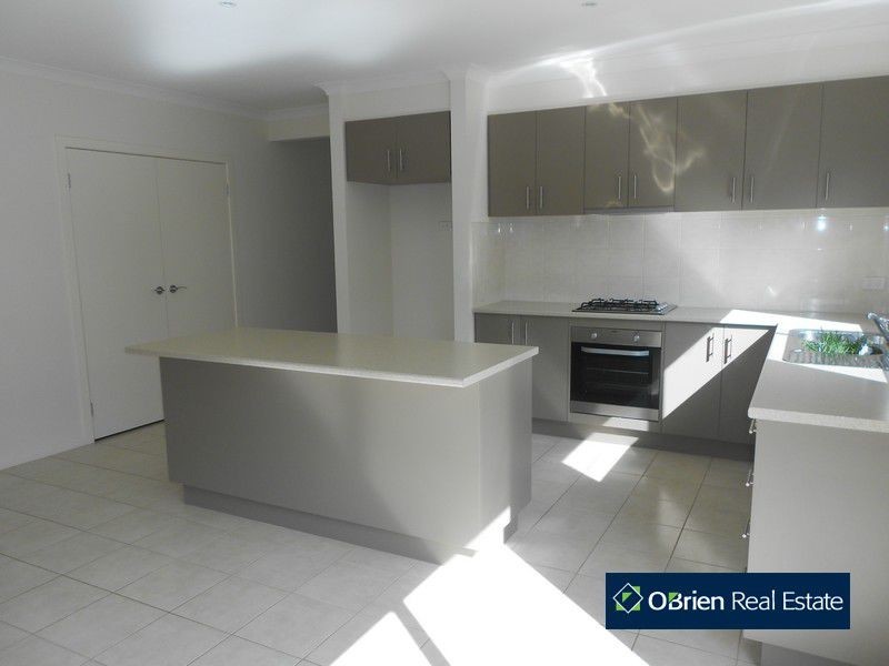 6 Ciliata Street, Cranbourne North VIC 3977