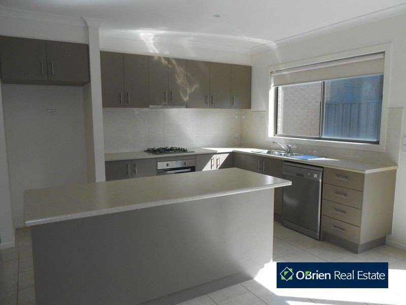 6 Ciliata Street, Cranbourne North VIC 3977