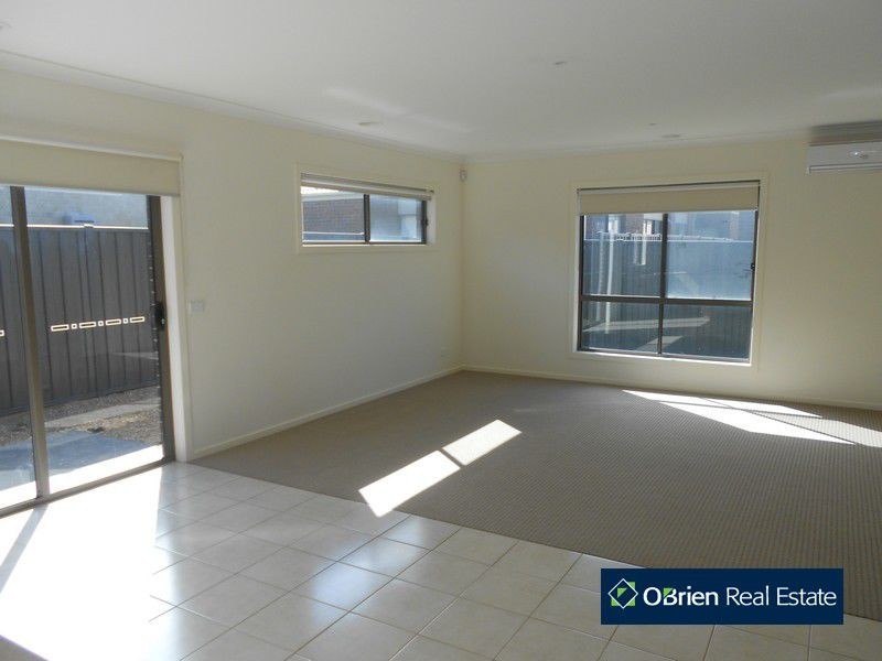 6 Ciliata Street, Cranbourne North VIC 3977