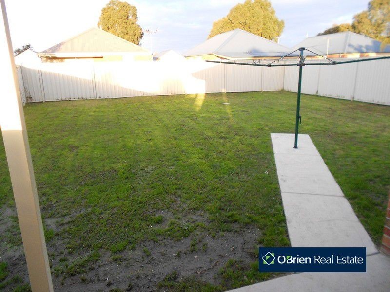 7 Wonboyn Close, Pakenham VIC 3810