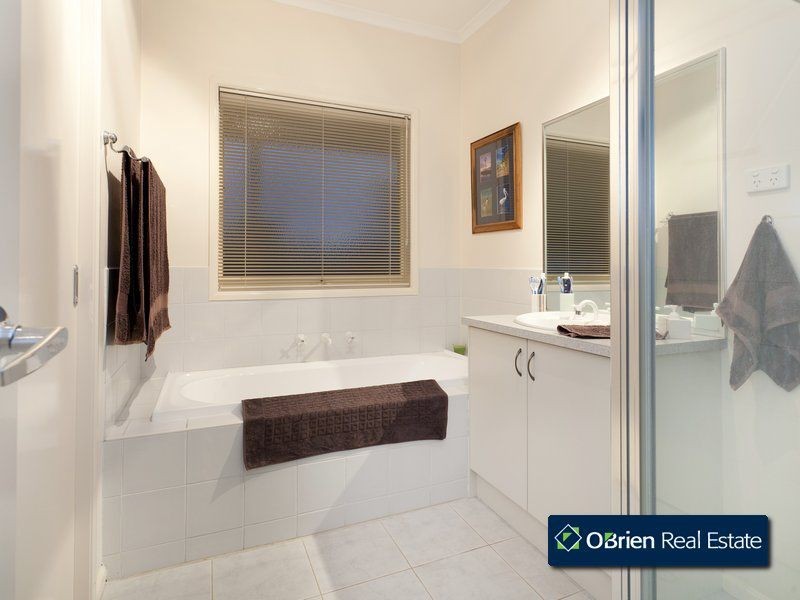 8 Gellibrand Court, Berwick VIC 3806