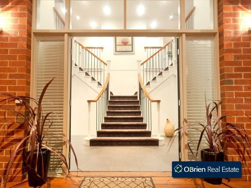 4 Greenfield Court, Cranbourne North VIC 3977