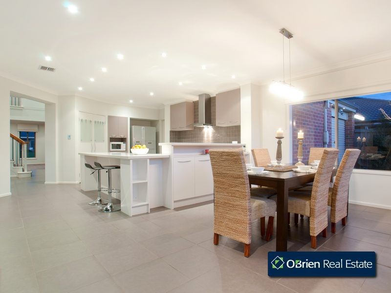 4 Greenfield Court, Cranbourne North VIC 3977