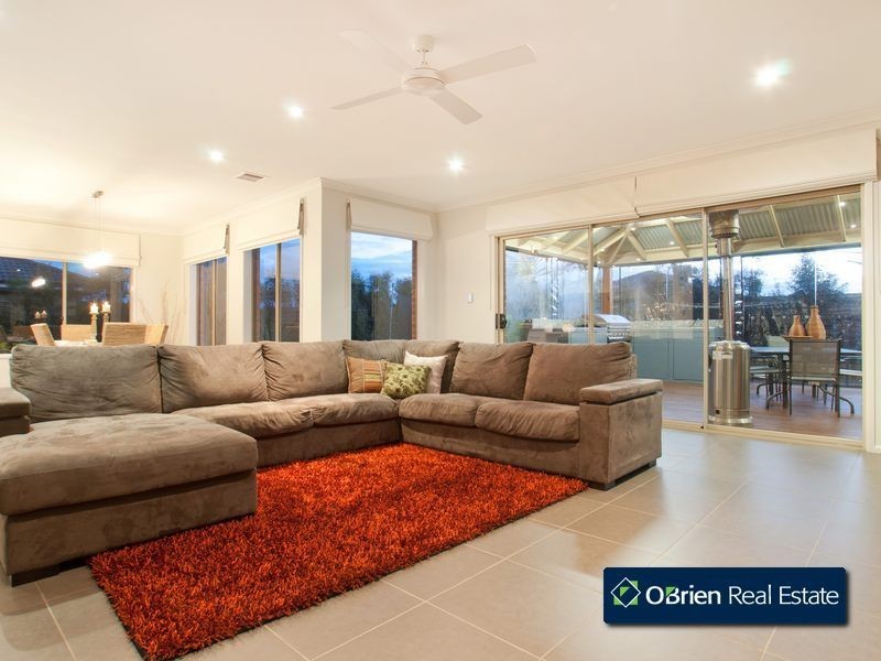 4 Greenfield Court, Cranbourne North VIC 3977