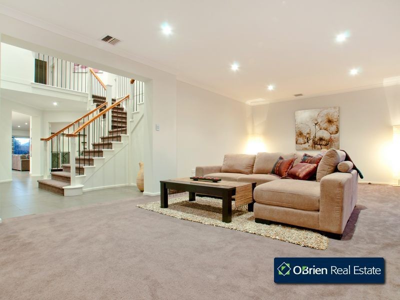 4 Greenfield Court, Cranbourne North VIC 3977