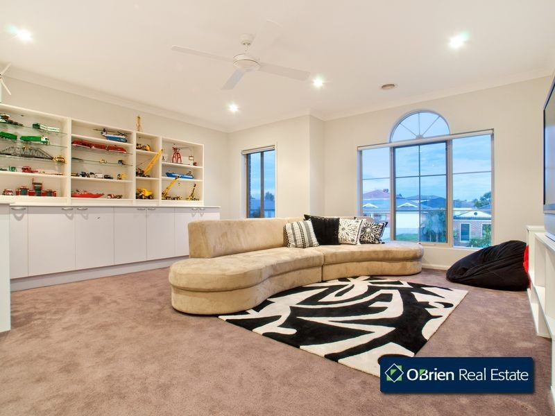 4 Greenfield Court, Cranbourne North VIC 3977