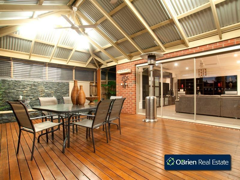 4 Greenfield Court, Cranbourne North VIC 3977