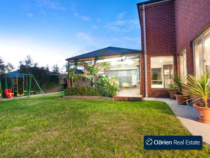 4 Greenfield Court, Cranbourne North VIC 3977