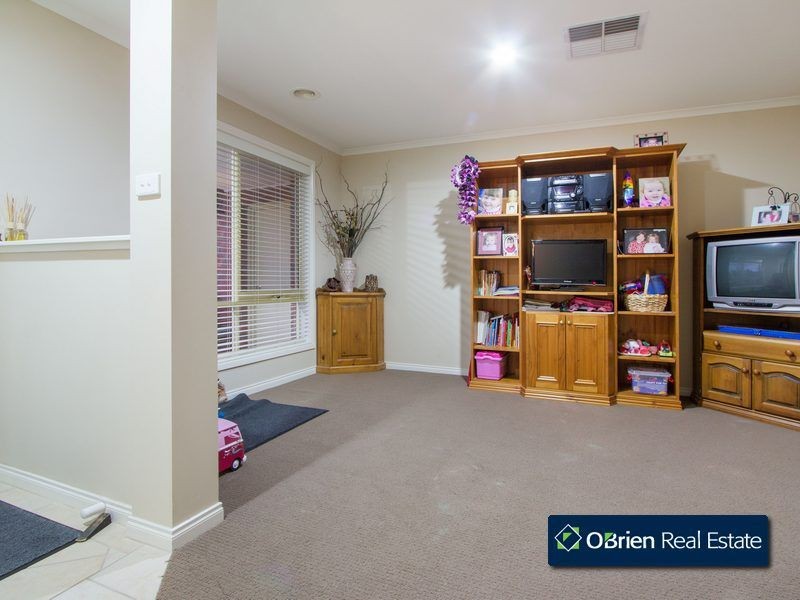 14 Mathoura Court, Berwick VIC 3806