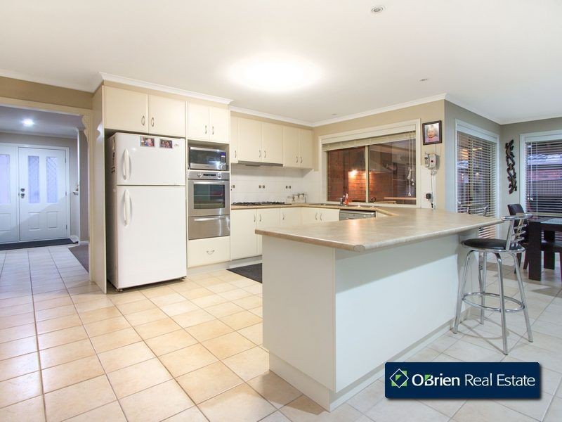 14 Mathoura Court, Berwick VIC 3806