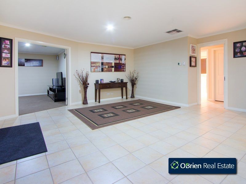 14 Mathoura Court, Berwick VIC 3806