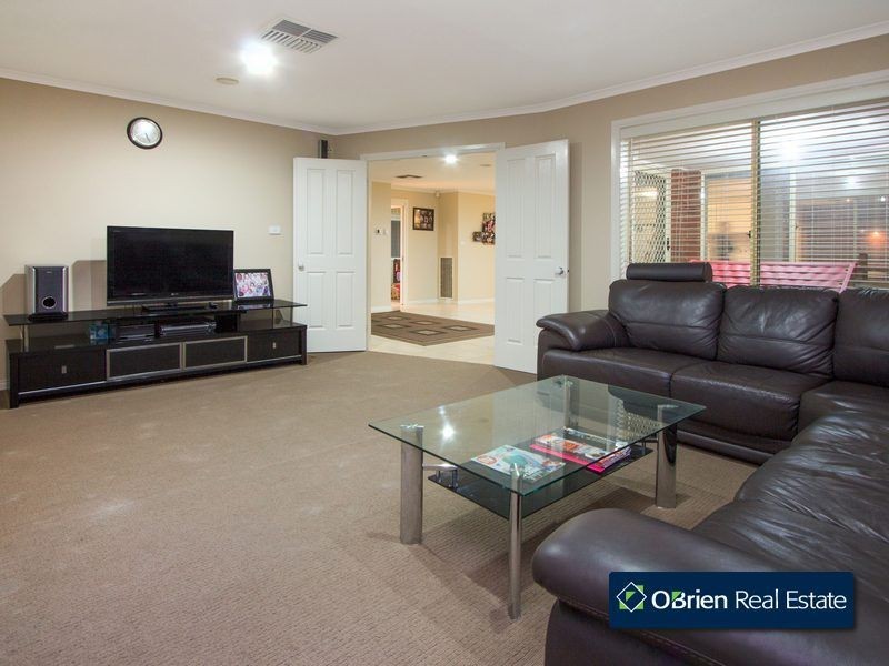 14 Mathoura Court, Berwick VIC 3806