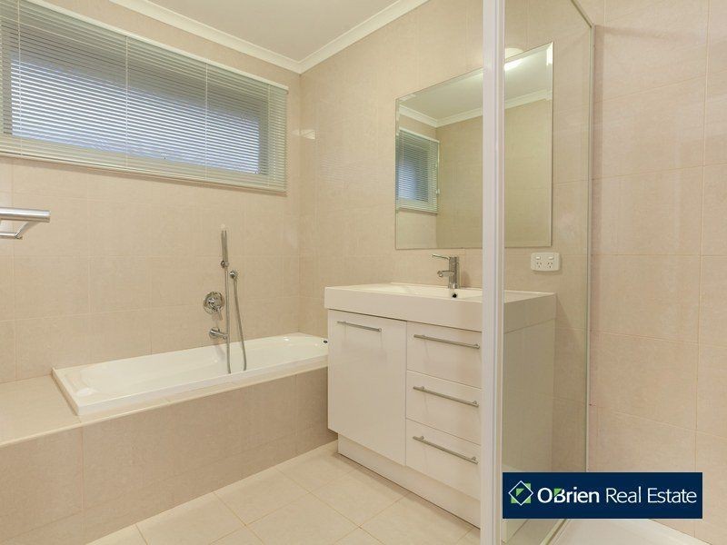 11 Finsbury Court, Dandenong North VIC 3175