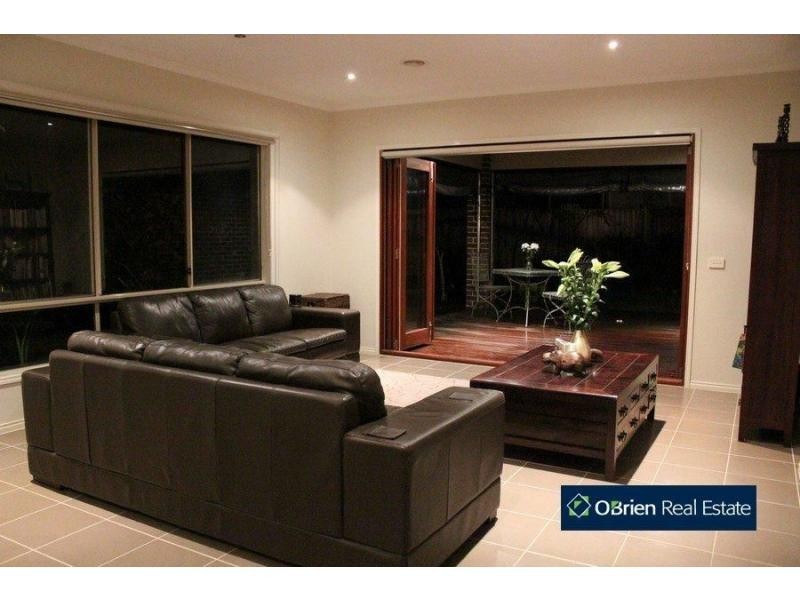 17 Silverwattle Drive, Lyndhurst VIC 3975