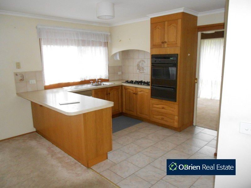 4 Mahogany Avenue, Berwick VIC 3806