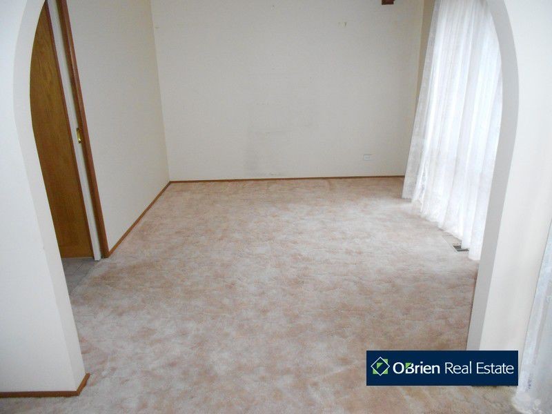 4 Mahogany Avenue, Berwick VIC 3806