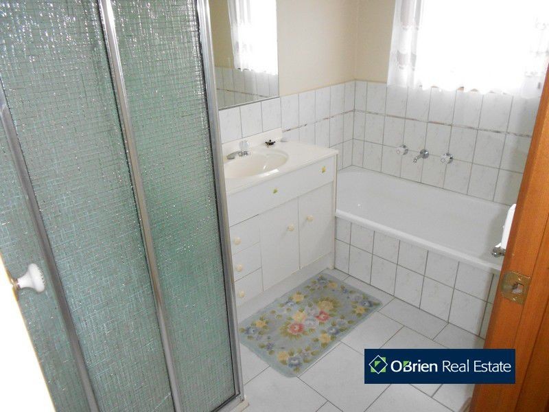 4 Mahogany Avenue, Berwick VIC 3806