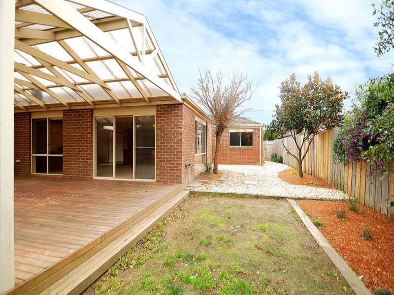 75 Streeton Way, Berwick VIC 3806