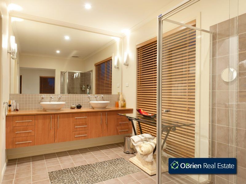 24 Moondarra Drive, Berwick VIC 3806