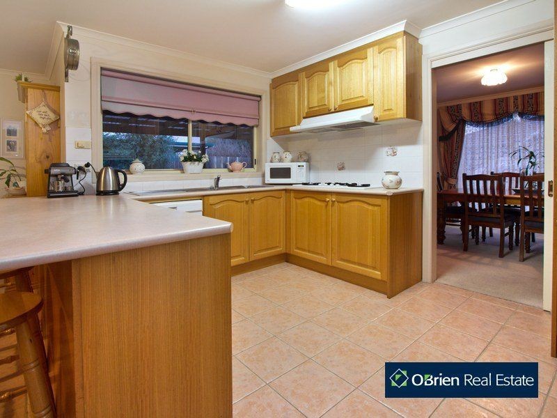 14 Delhuntly Rise, Narre Warren South VIC 3805