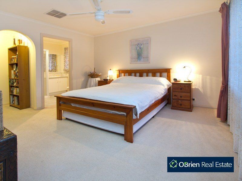 14 Delhuntly Rise, Narre Warren South VIC 3805