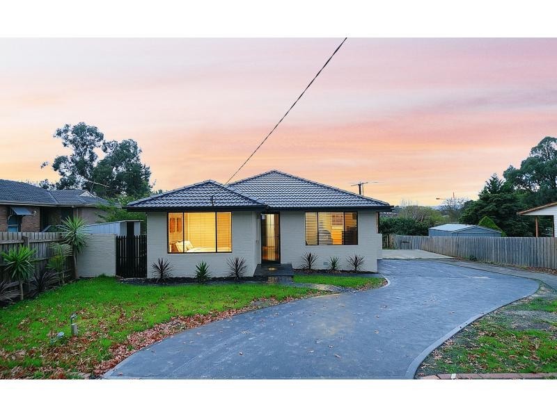 8 Slingsby Avenue, Beaconsfield VIC 3807