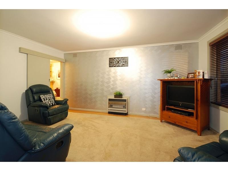 8 Slingsby Avenue, Beaconsfield VIC 3807