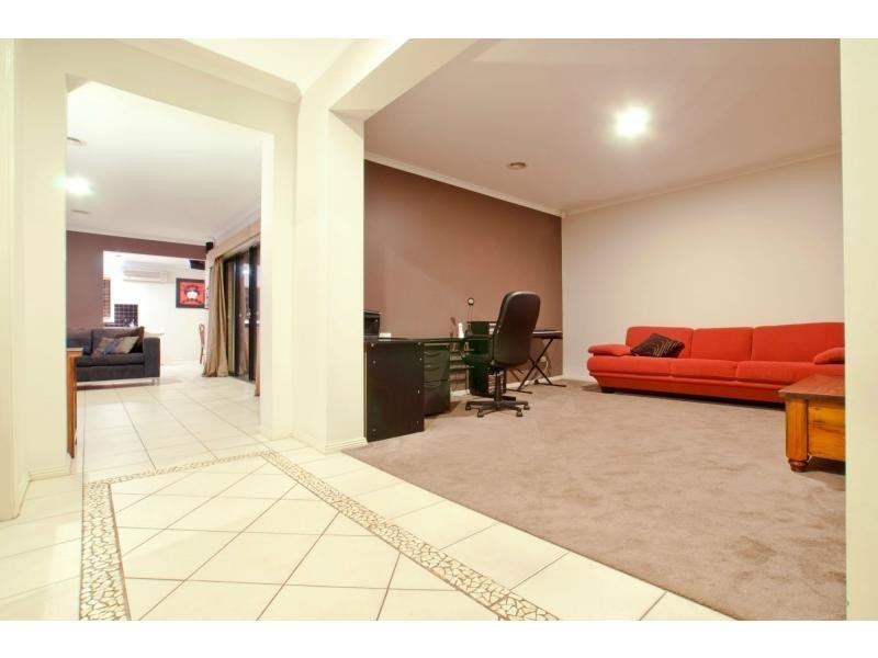 16 Lisburn Way, Berwick VIC 3806