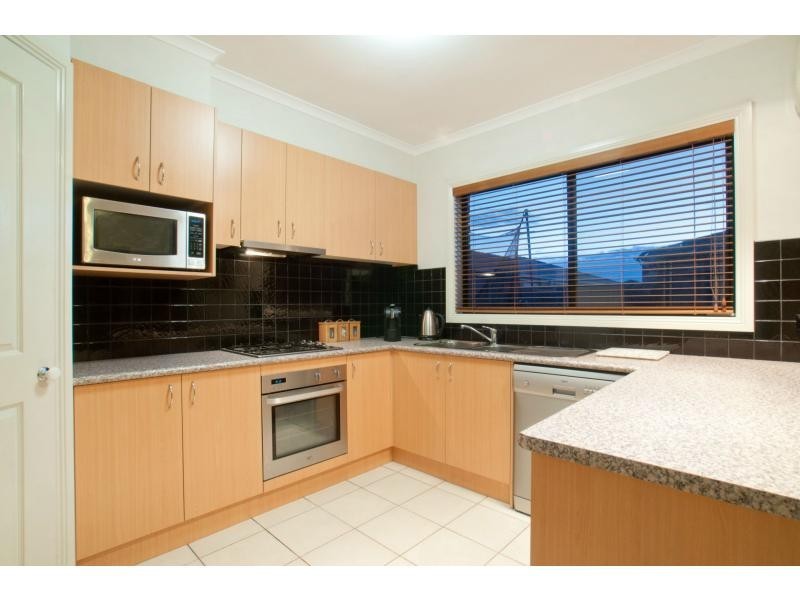 16 Lisburn Way, Berwick VIC 3806