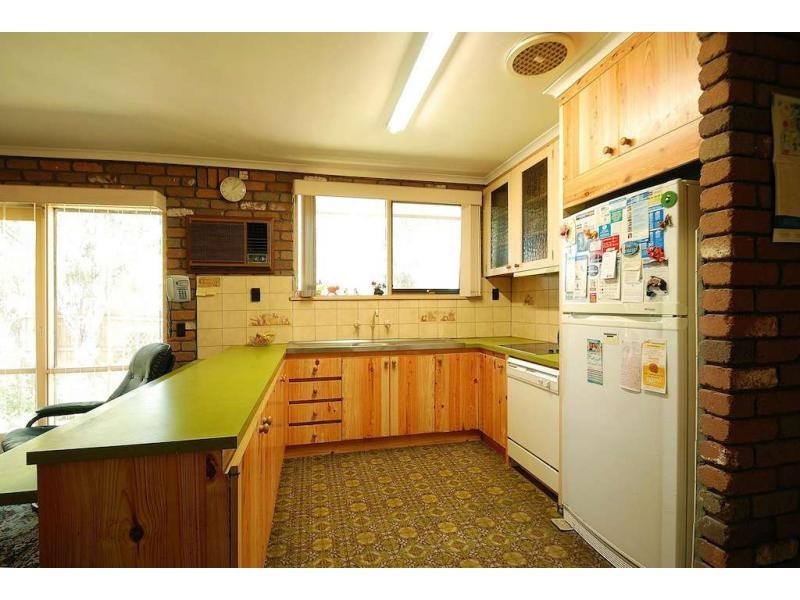 22 Meadow Wood Walk, Narre Warren VIC 3805